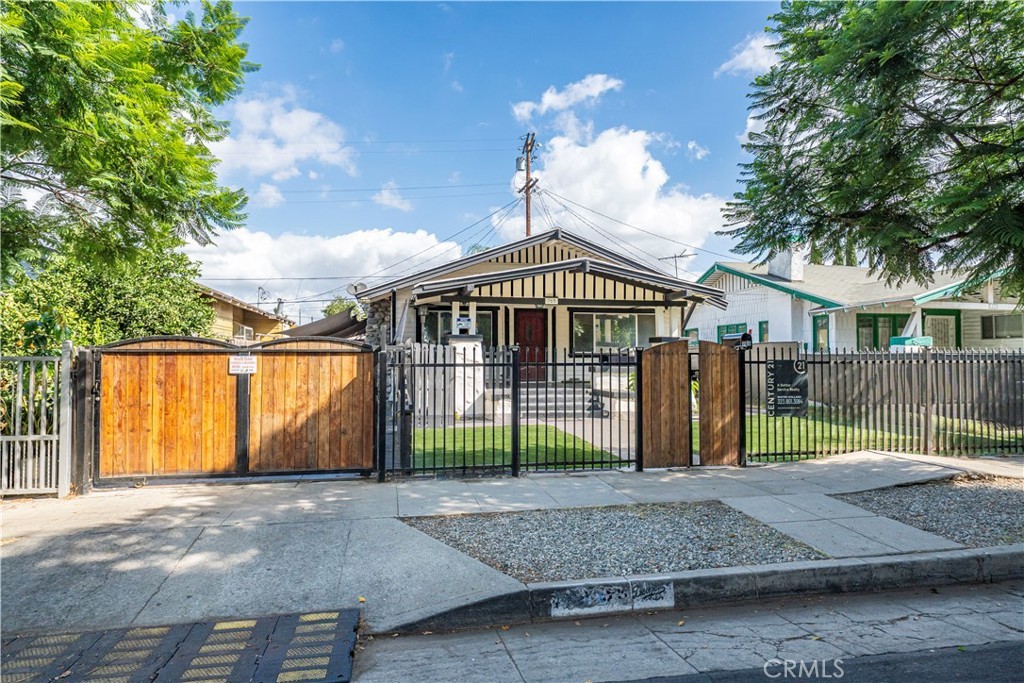 Los Angeles, California, 90011, United States, 4 Bedrooms Bedrooms, ,3 BathroomsBathrooms,Residential,For Sale,1984518