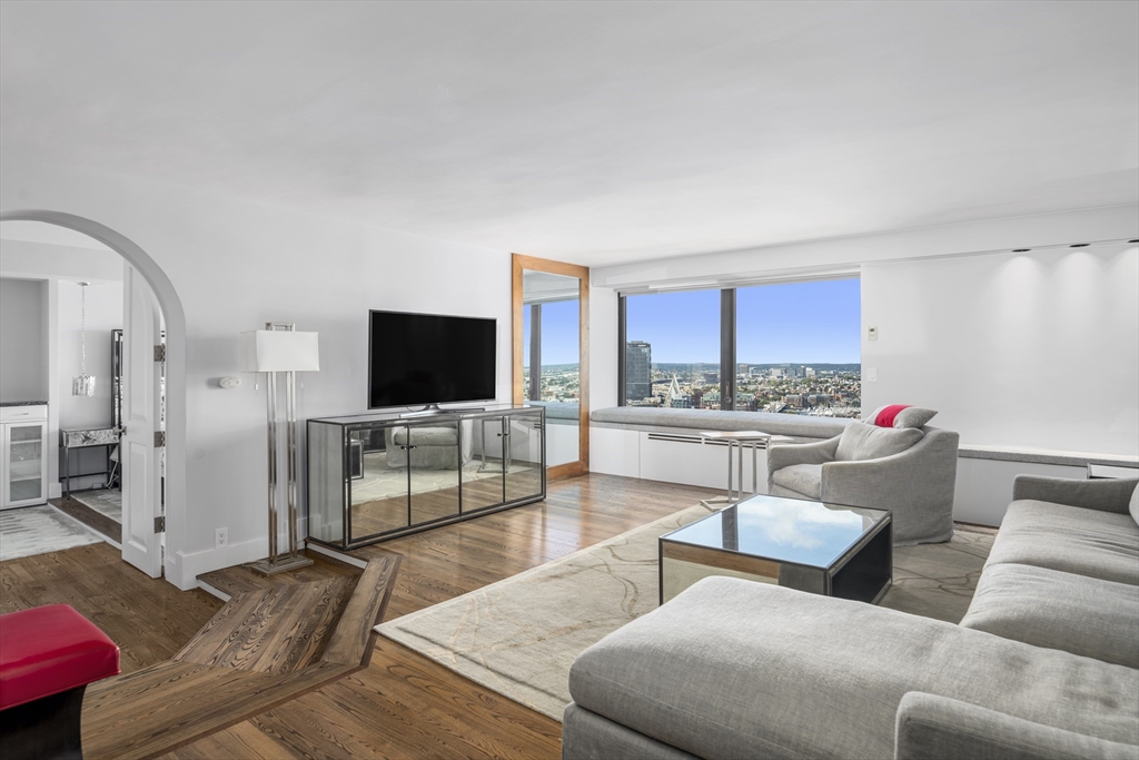 Boston, Massachusetts, 02110, United States, 1 Bedroom Bedrooms, ,2 BathroomsBathrooms,Residential,For Sale,1745090