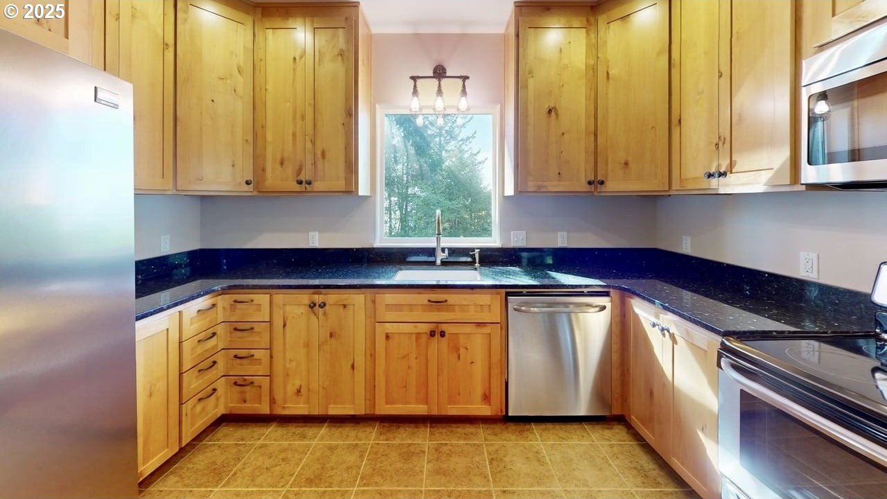 Gold Beach, Oregon, 97444, United States, 6 Bedrooms Bedrooms, ,4 BathroomsBathrooms,Residential,For Sale,1982299