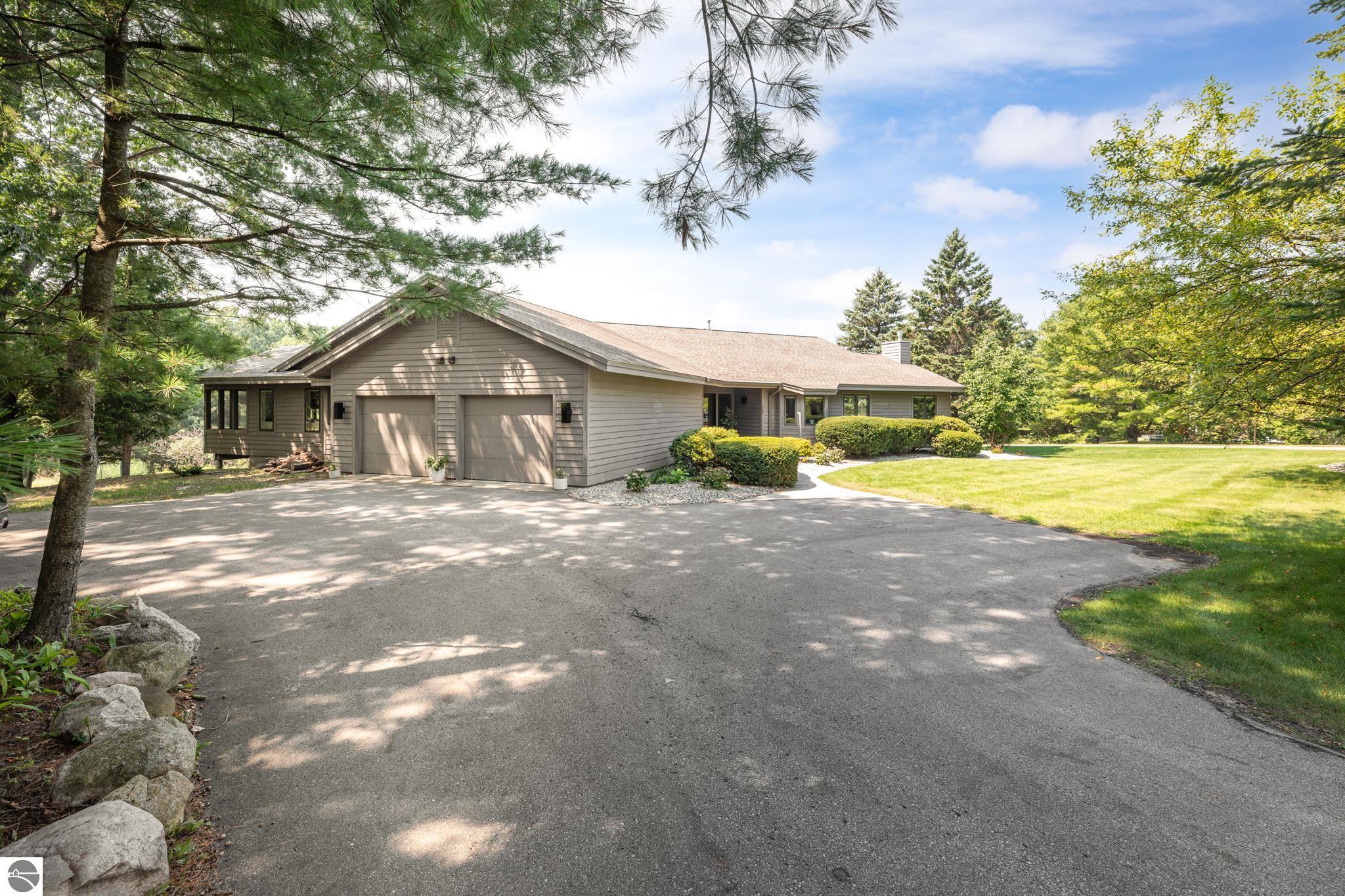 Traverse City, Michigan, 49686-1962, United States, 3 Bedrooms Bedrooms, ,2 BathroomsBathrooms,Residential,For Sale,1950100