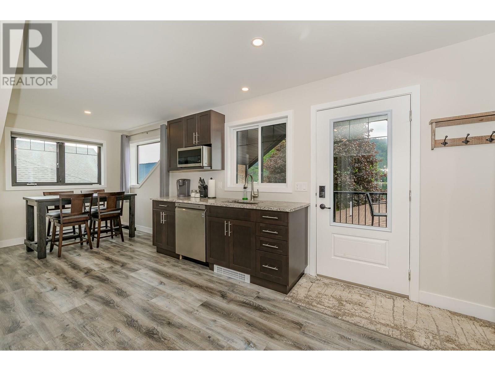 SICAMOUS, British Columbia, V0E 2V1, CA, 3 Bedrooms Bedrooms, ,3 BathroomsBathrooms,Residential,For Sale,1837122