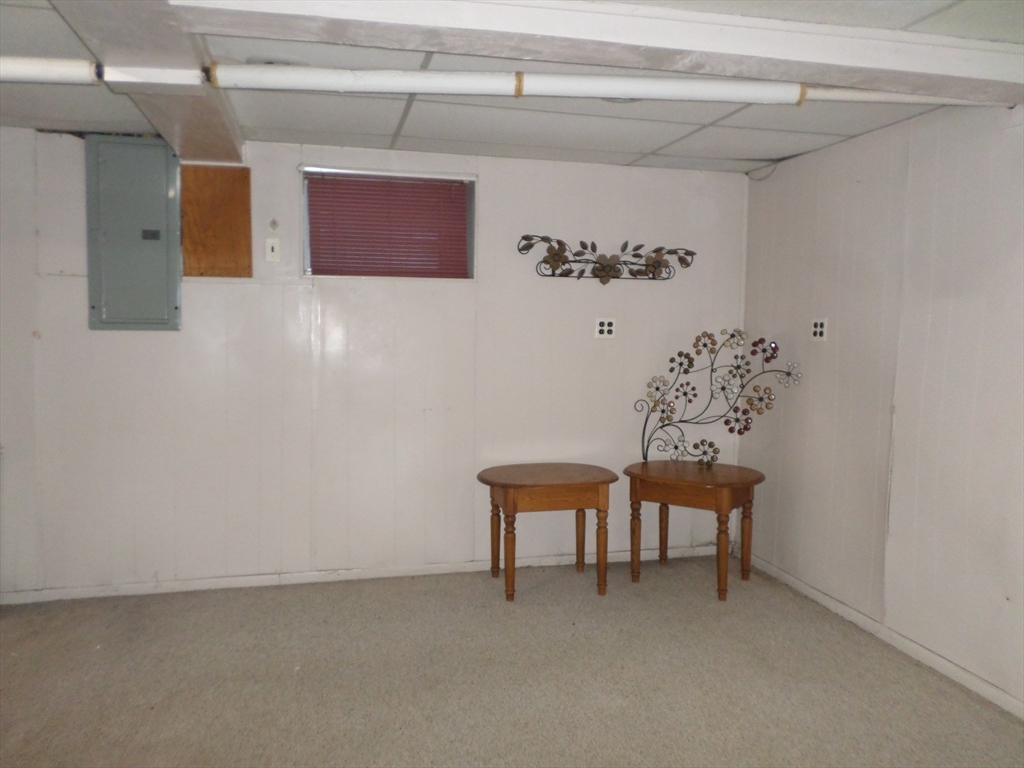 Peabody, Massachusetts, 01960, United States, 3 Bedrooms Bedrooms, ,1 BathroomBathrooms,Residential,For Sale,1924193