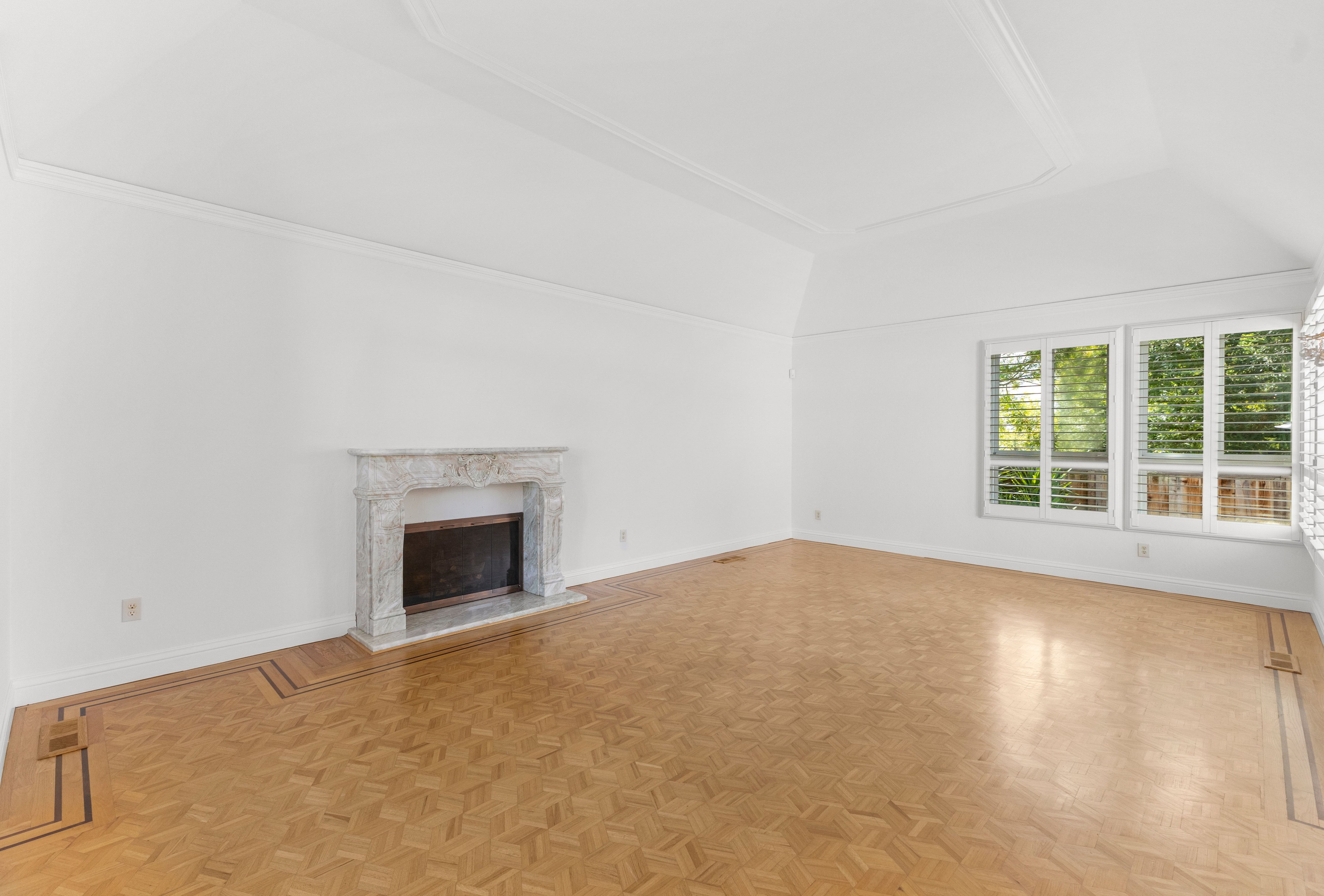  Elegant Custom Home in Gated Silver Maple - 物件實景
