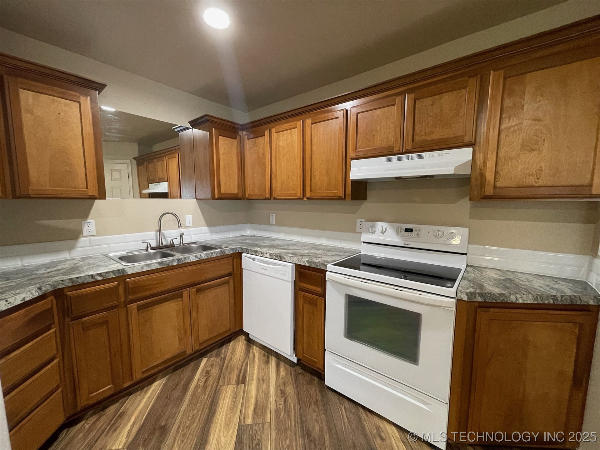 Tahlequah, Oklahoma, 74464, United States, 6 Bedrooms Bedrooms, ,8 BathroomsBathrooms,Residential,For Sale,1932775