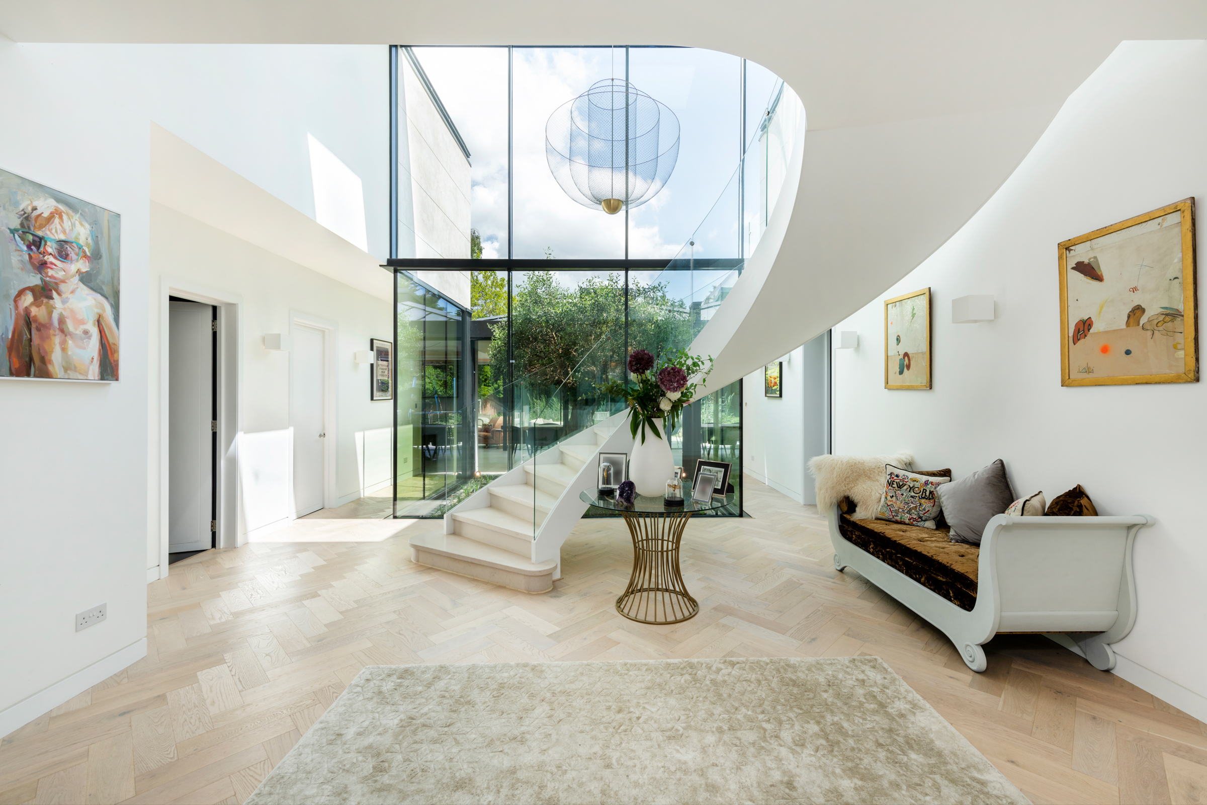  A seven-bedroom contemporary house built around a century-old olive tree - 物件實景