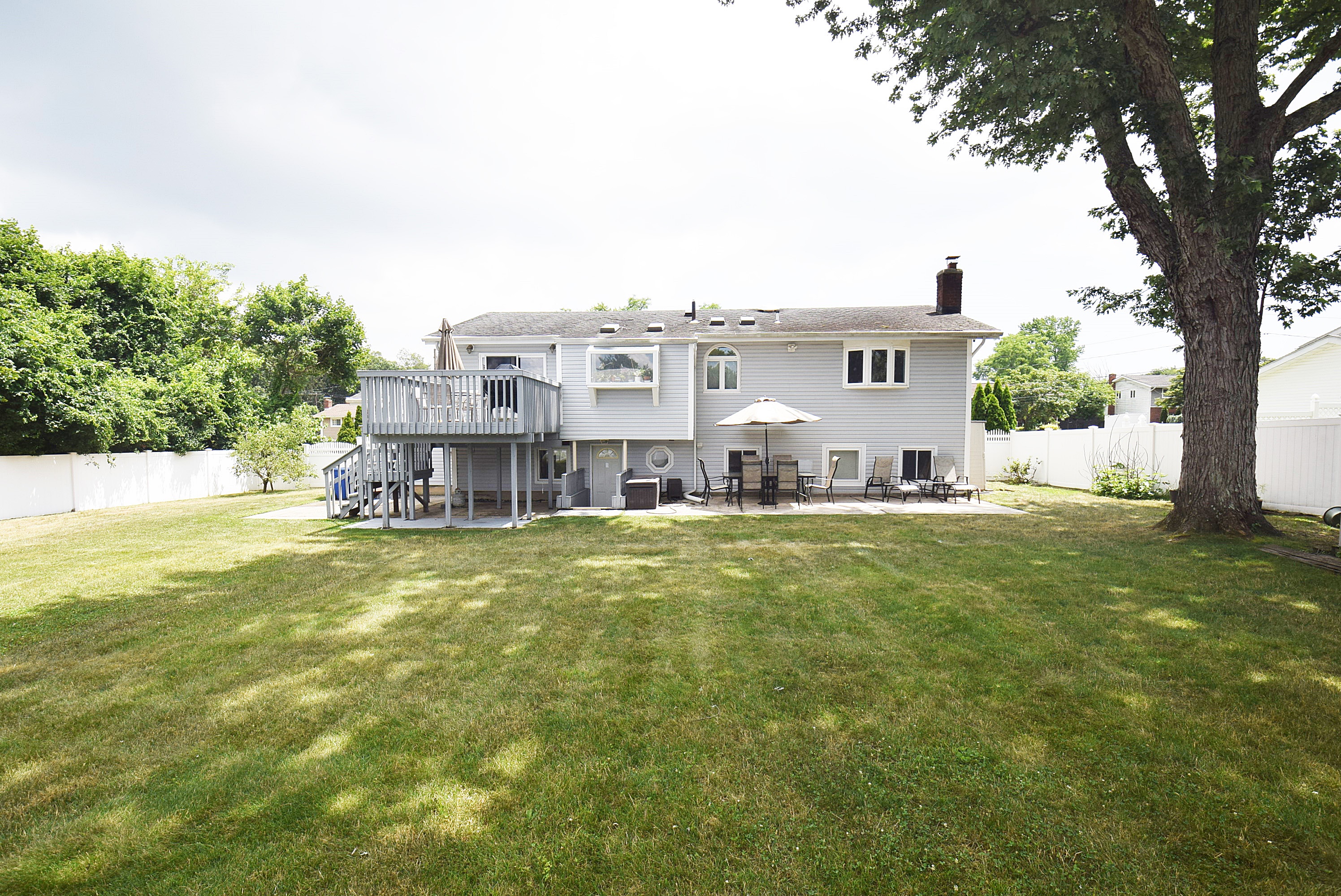 Wheatley Heights, New York, 11798, United States, 5 Bedrooms Bedrooms, ,2 BathroomsBathrooms,Residential,For Sale,1892743