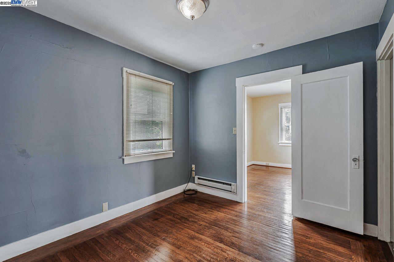 Alameda, California, 94501, United States, 1 Bedroom Bedrooms, ,1 BathroomBathrooms,Residential,For Sale,1917026