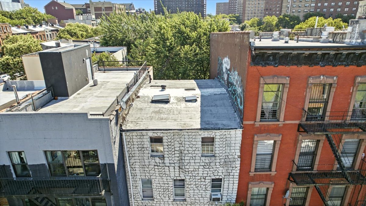 Brooklyn, New York, 11206, United States, 4 Bedrooms Bedrooms, ,2 BathroomsBathrooms,Residential,For Sale,1910607