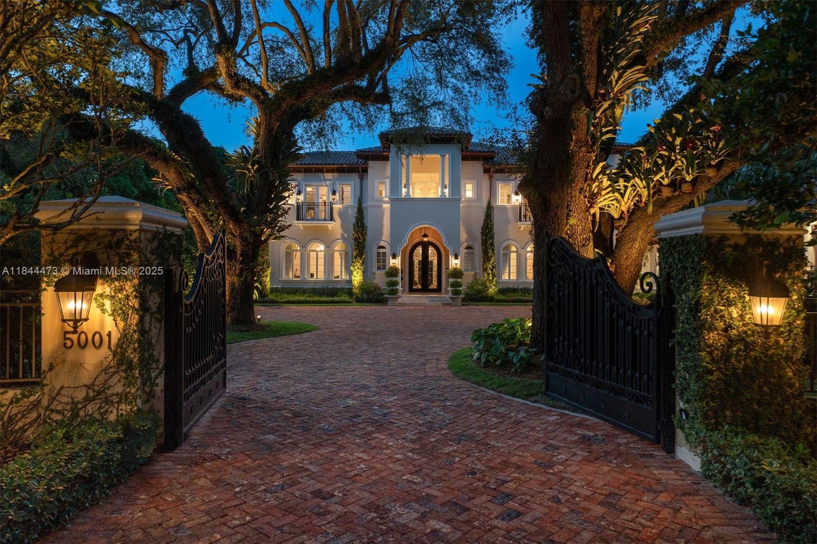 Miami, Florida, 33143, United States, 7 Bedrooms Bedrooms, ,10 BathroomsBathrooms,Residential,For Sale,1927451