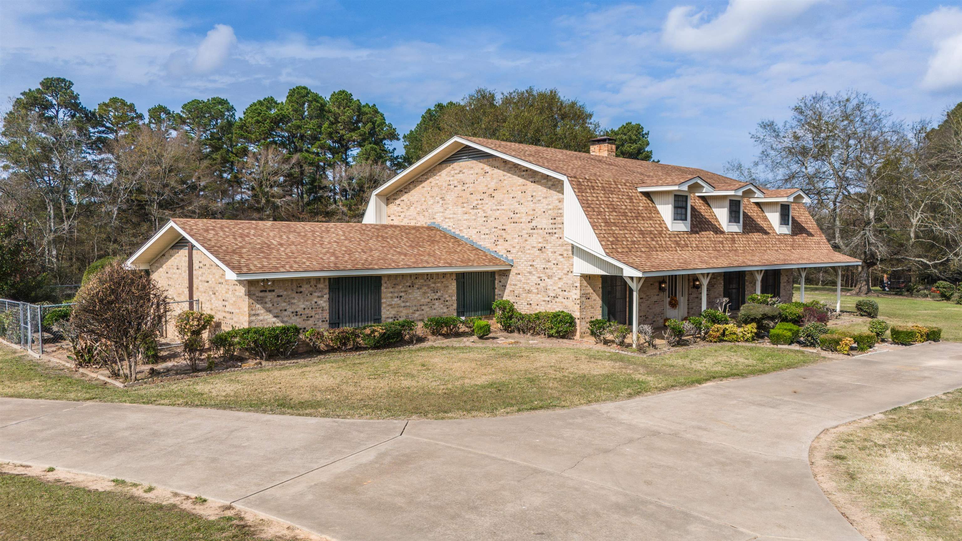 Marshall, Texas, 75670, United States, 5 Bedrooms Bedrooms, ,4 BathroomsBathrooms,Residential,For Sale,1996423