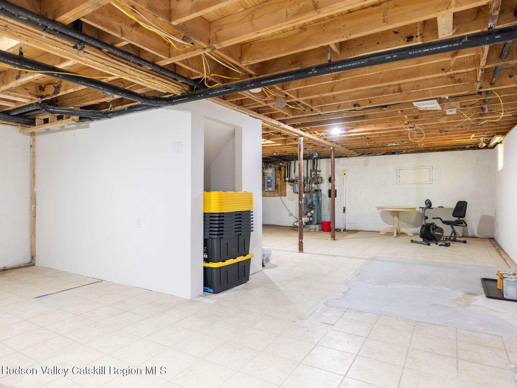 New Paltz, New York, 12561, United States, 4 Bedrooms Bedrooms, ,3 BathroomsBathrooms,Residential,For Sale,1849625