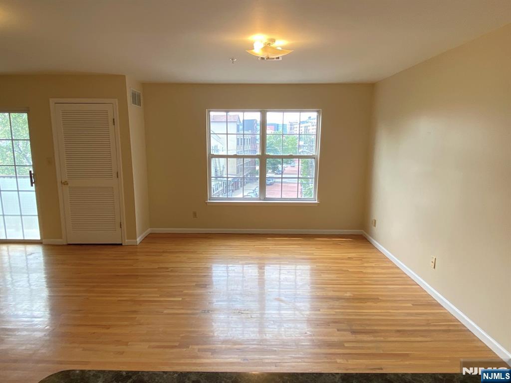 Newark, New Jersey, 07105, United States, 2 Bedrooms Bedrooms, ,3 BathroomsBathrooms,Residential,For Sale,1908619
