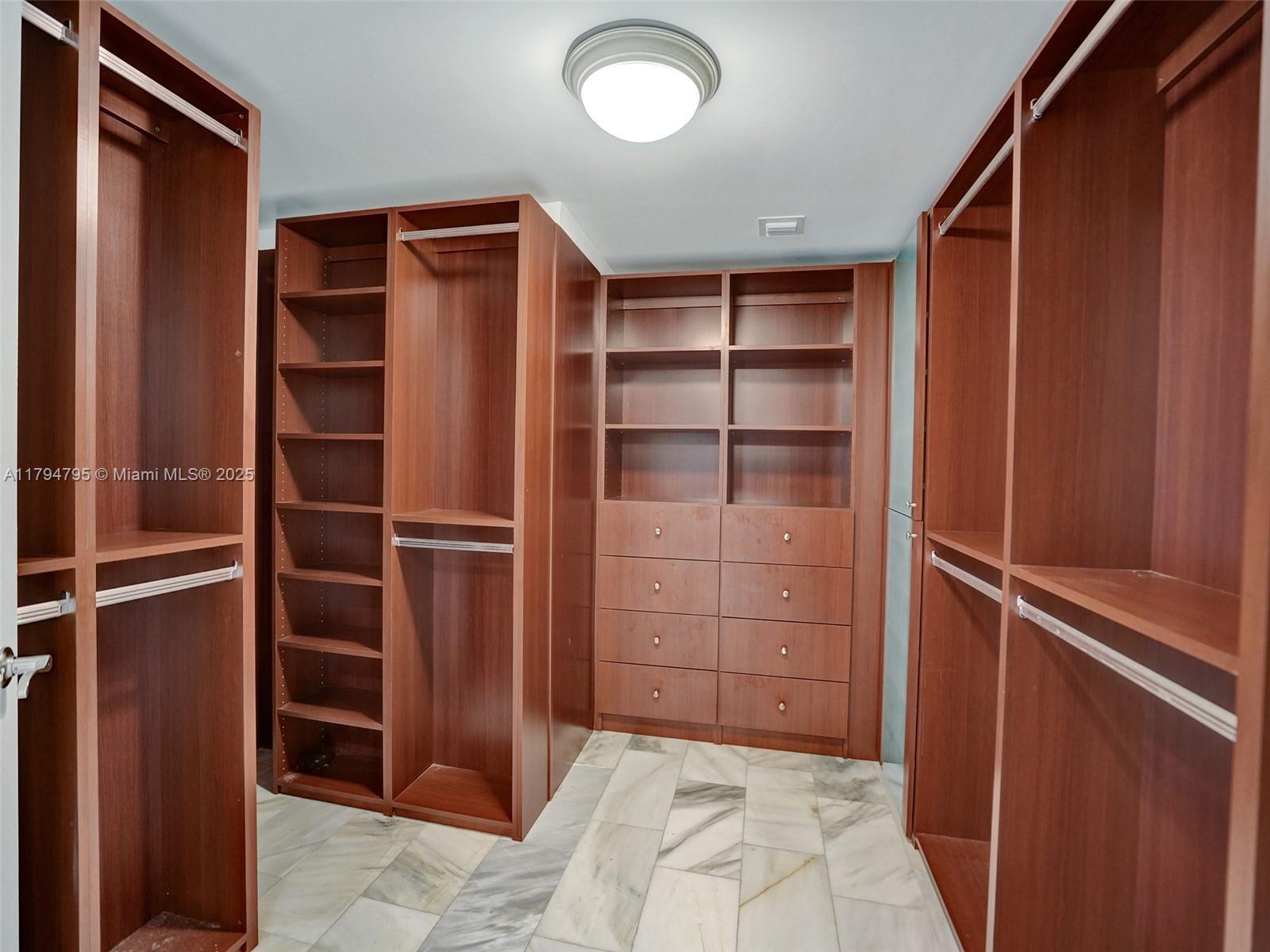 Sunny Isles Beach, Florida, 33160, United States, 2 Bedrooms Bedrooms, ,3 BathroomsBathrooms,Residential,For Sale,1794345