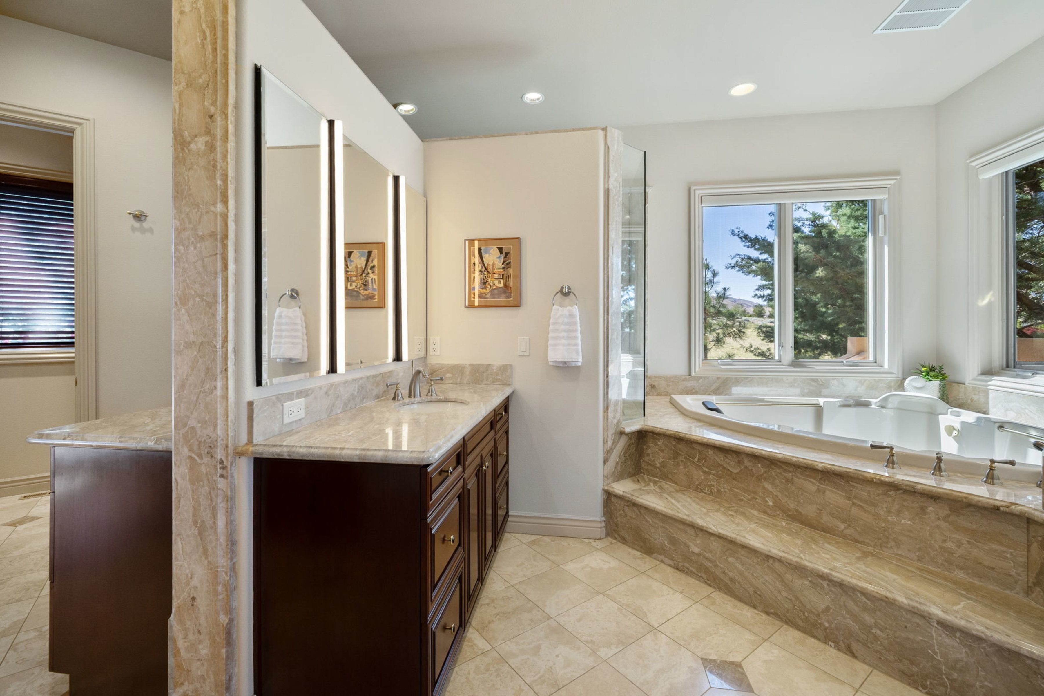  Stunning Custom Home with Breathtaking Views in Reno - 物件實景