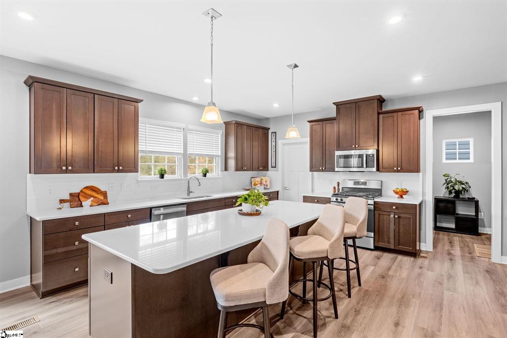 Greenville, South Carolina, 29607, United States, 6 Bedrooms Bedrooms, ,4 BathroomsBathrooms,Residential,For Sale,1986555