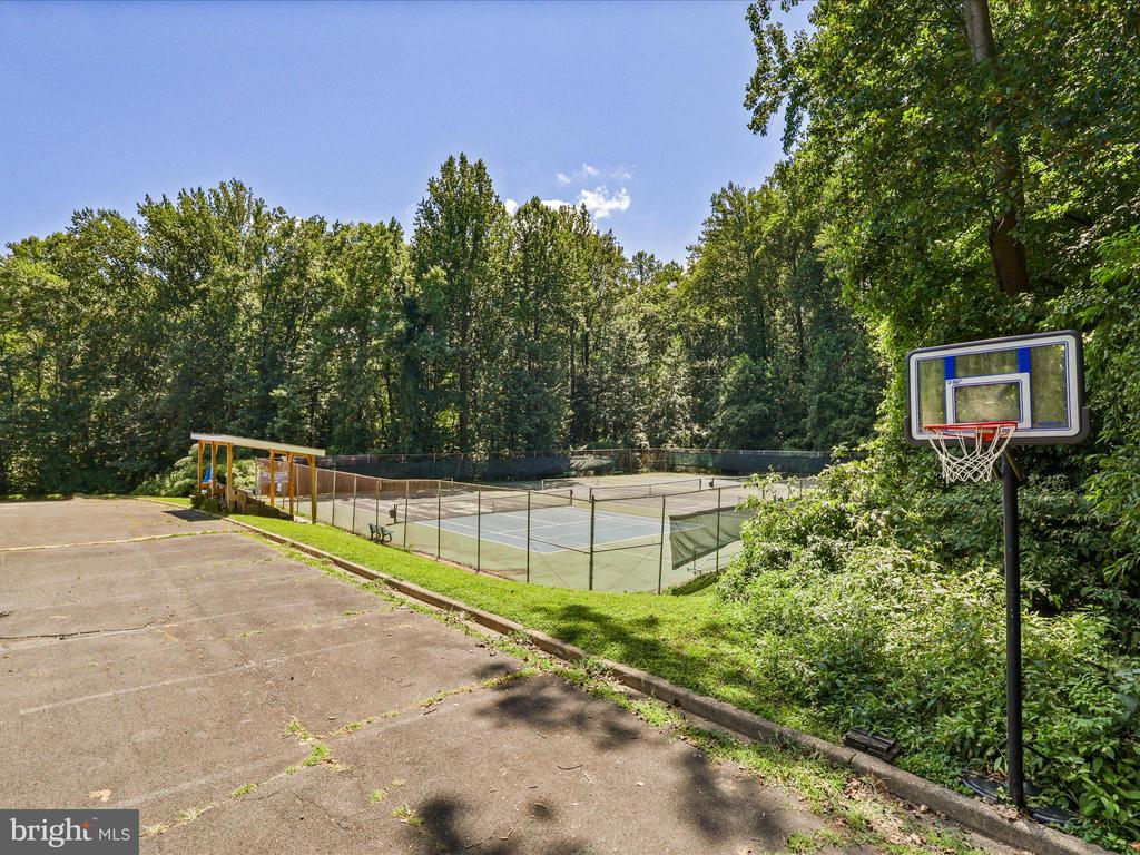 Springfield, Virginia, 22152, United States, 4 Bedrooms Bedrooms, ,3 BathroomsBathrooms,Residential,For Sale,1921904