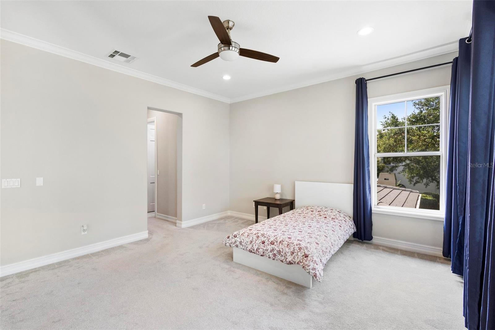 ORLANDO, Florida, 32827, United States, 3 Bedrooms Bedrooms, ,5 BathroomsBathrooms,Residential,For Sale,1825170