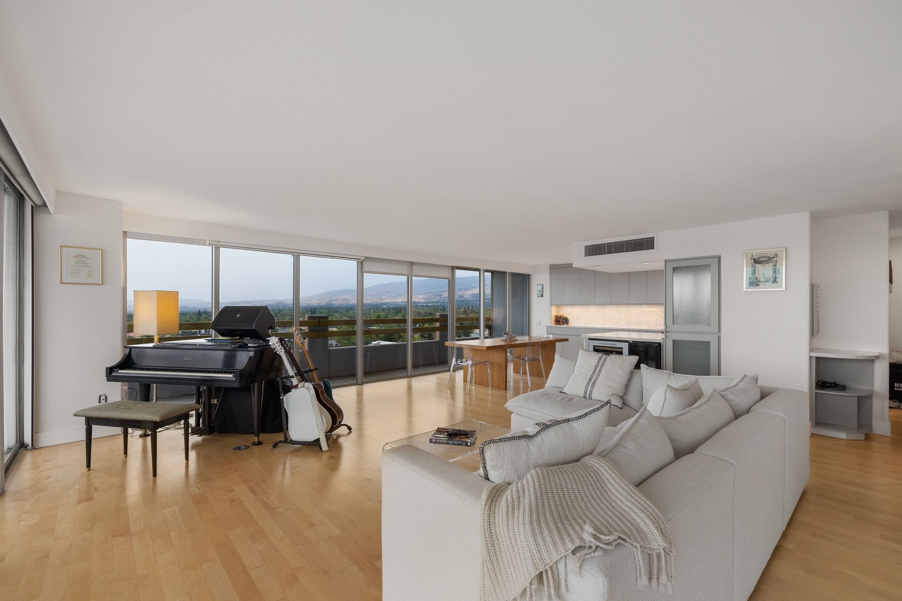  Chic Downtown Condo with Mountain & River Views - 物件實景