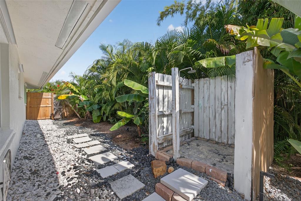 Sarasota, Florida, 34239, United States, 3 Bedrooms Bedrooms, ,2 BathroomsBathrooms,Residential,For Sale,1991192