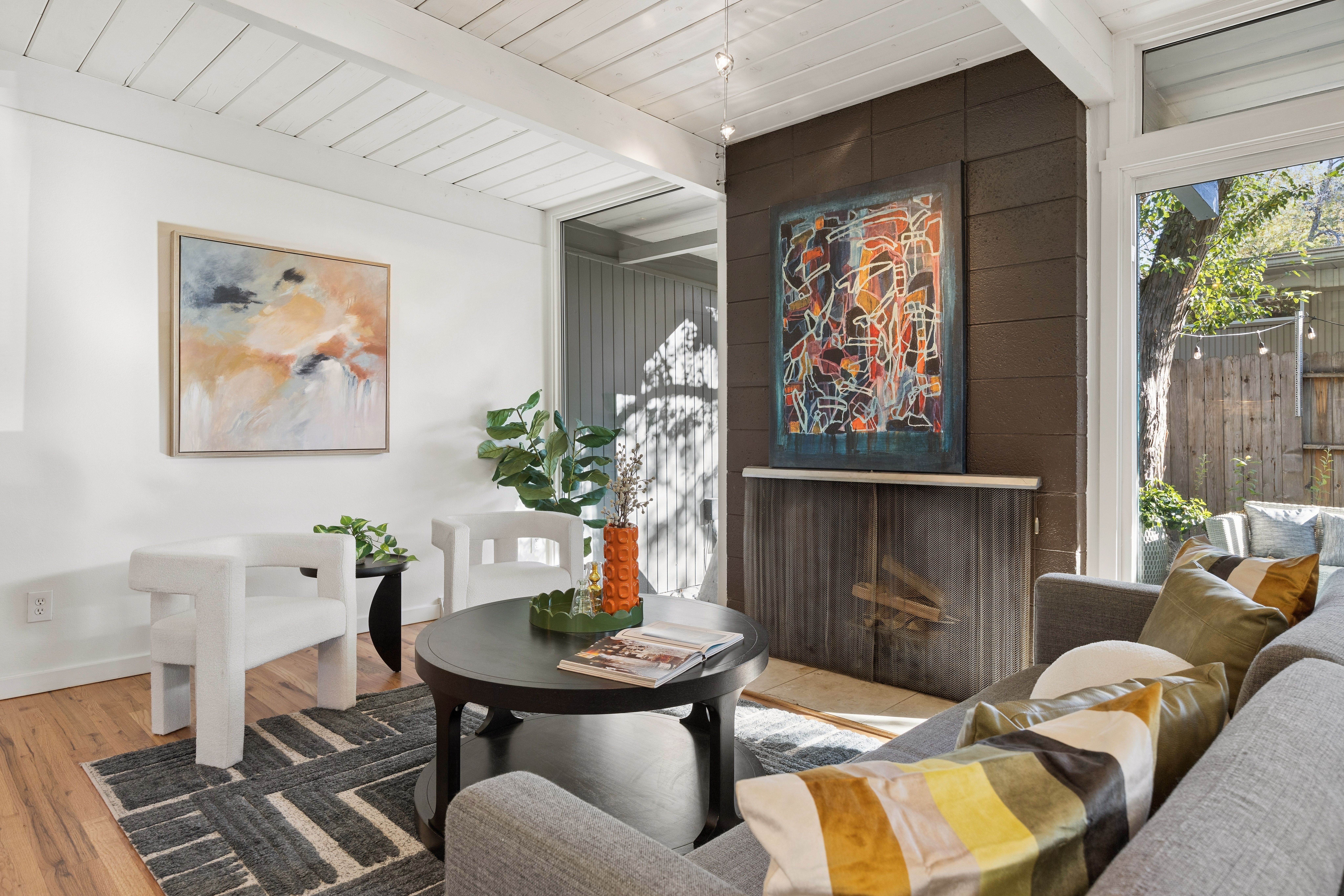  Mid-century modern lives with an effortless connection between indoors and out. - 物件實景