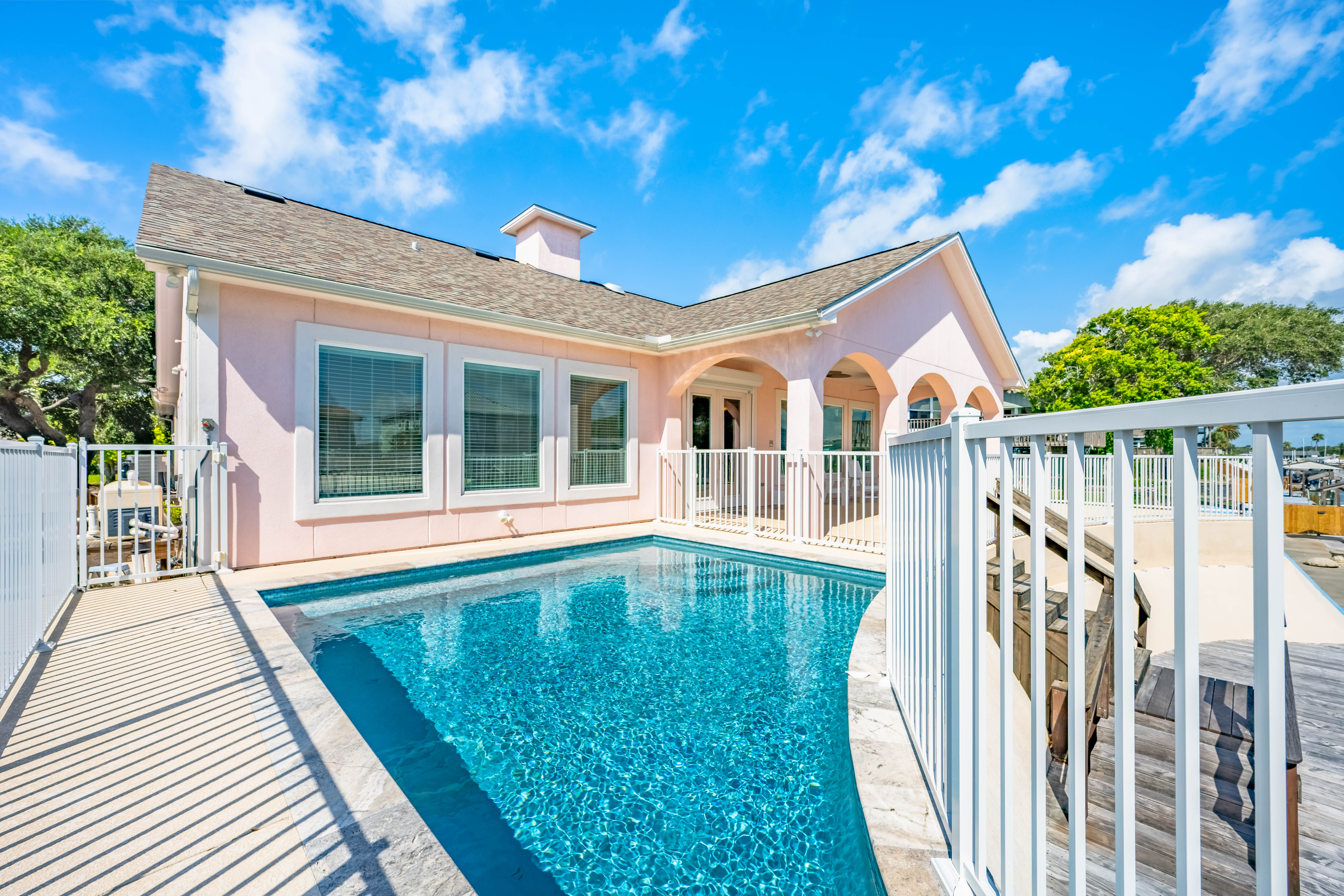  Waterfront Retreat with Heated Pool and Boat Lift - 物件實景