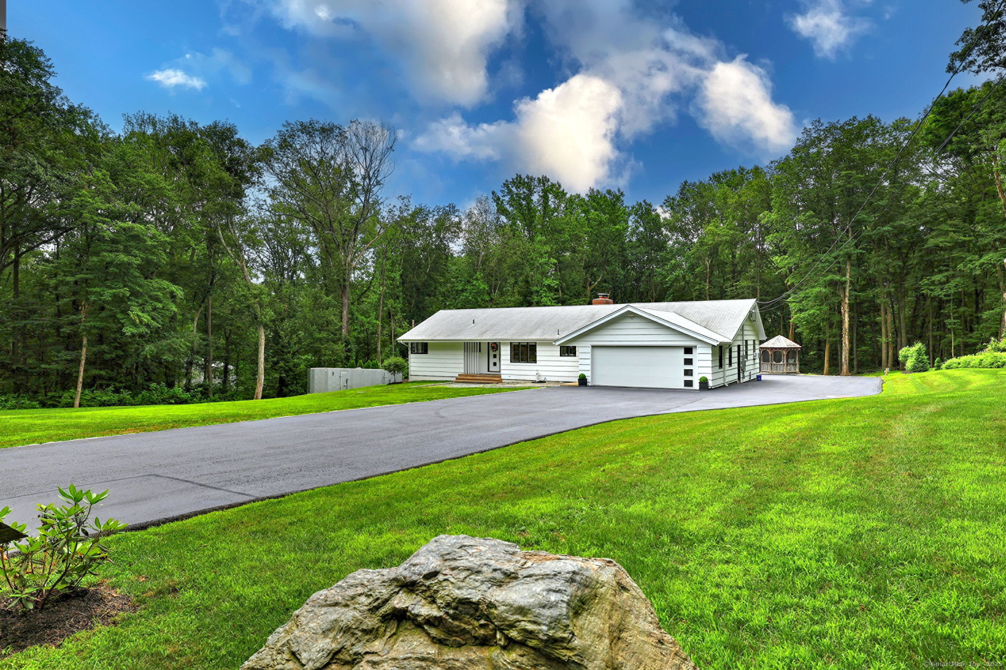 Woodbridge, Connecticut, 06525, United States, 5 Bedrooms Bedrooms, ,4 BathroomsBathrooms,Residential,For Sale,1890965