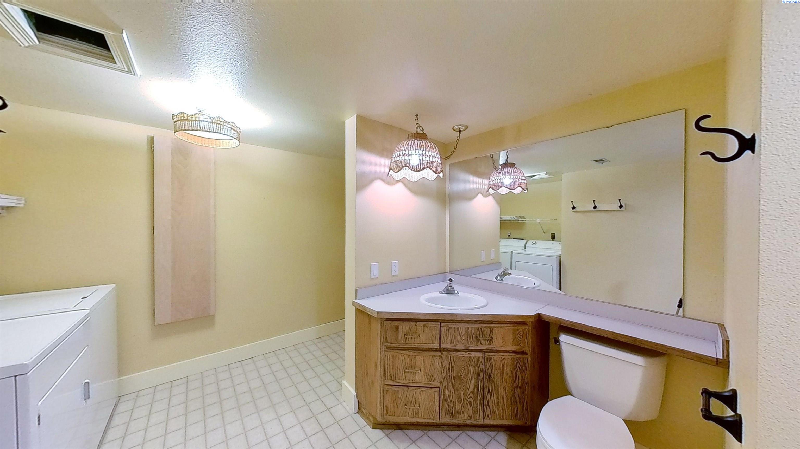 Pullman, Washington, 99163, United States, 4 Bedrooms Bedrooms, ,1 BathroomBathrooms,Residential,For Sale,1858265