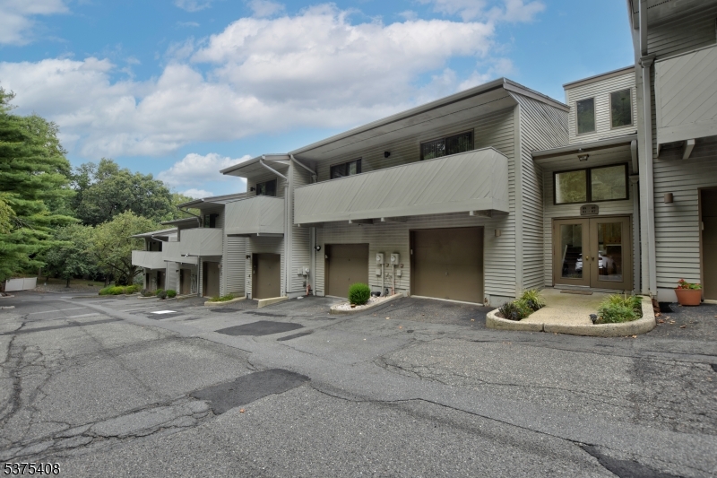 Clifton City, New Jersey, 07013-4019, United States, 2 Bedrooms Bedrooms, ,3 BathroomsBathrooms,Residential,For Sale,1920450