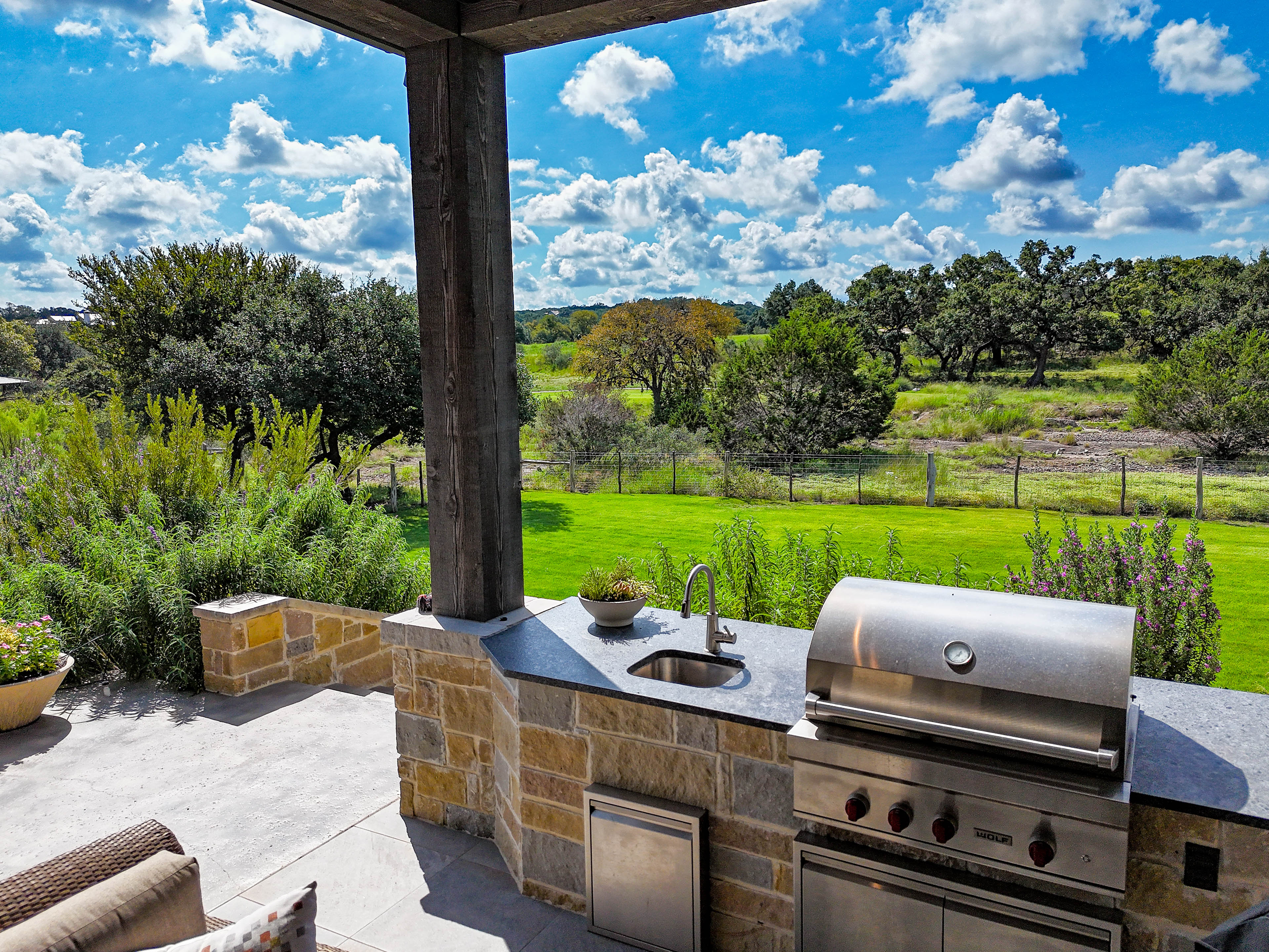  Refined Hill Country LIving - 物件實景