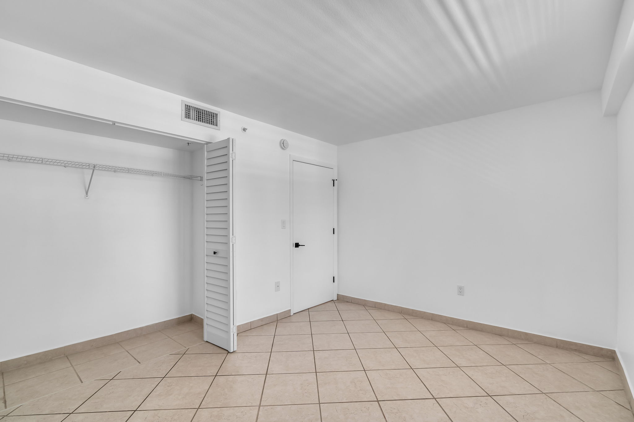  1401 Bay Rd, Miami Beach, FL, 33139 - 物件實景