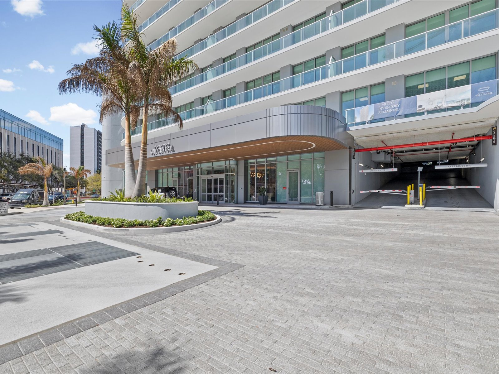 ST Petersburg, Florida, 33701, United States, 2 Bedrooms Bedrooms, ,3 BathroomsBathrooms,Residential,For Sale,2049072
