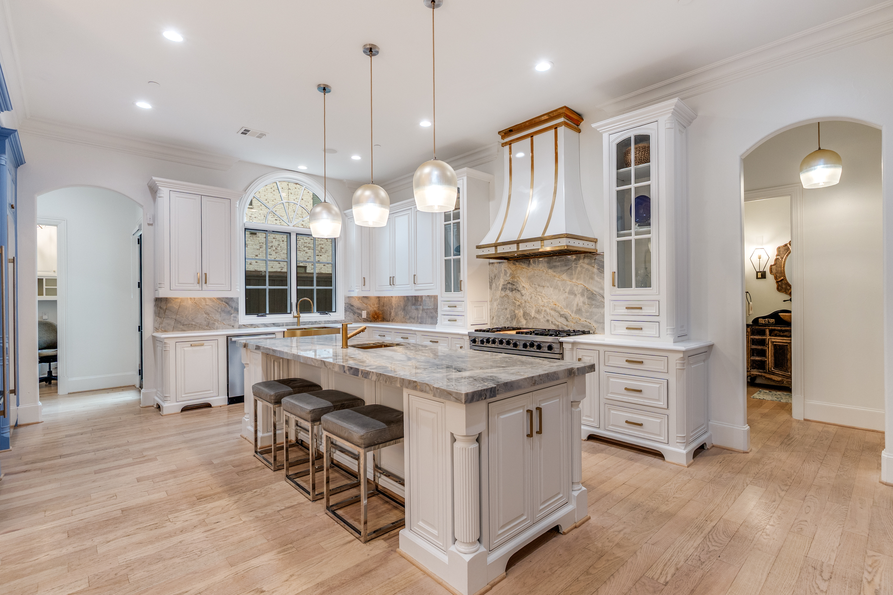  Grand, Light-Filled Retreat Designed for Entertaining in Preston Hollow - 物件實景
