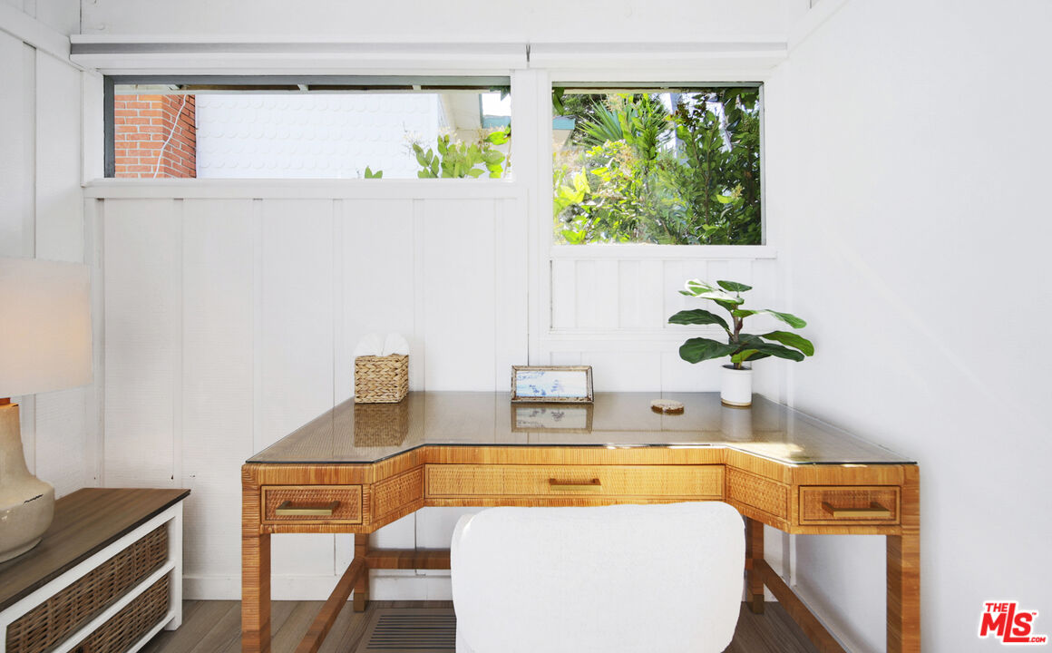 Malibu, California, 90265, United States, 3 Bedrooms Bedrooms, ,2 BathroomsBathrooms,Residential,For Sale,1992051