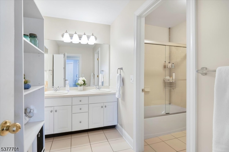 Denville Twp., New Jersey, 07834-3836, United States, 3 Bedrooms Bedrooms, ,4 BathroomsBathrooms,Residential,For Sale,1914239