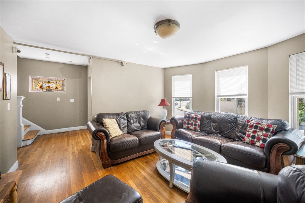 Everett, Massachusetts, 02149, United States, 4 Bedrooms Bedrooms, ,2 BathroomsBathrooms,Residential,For Sale,1890305