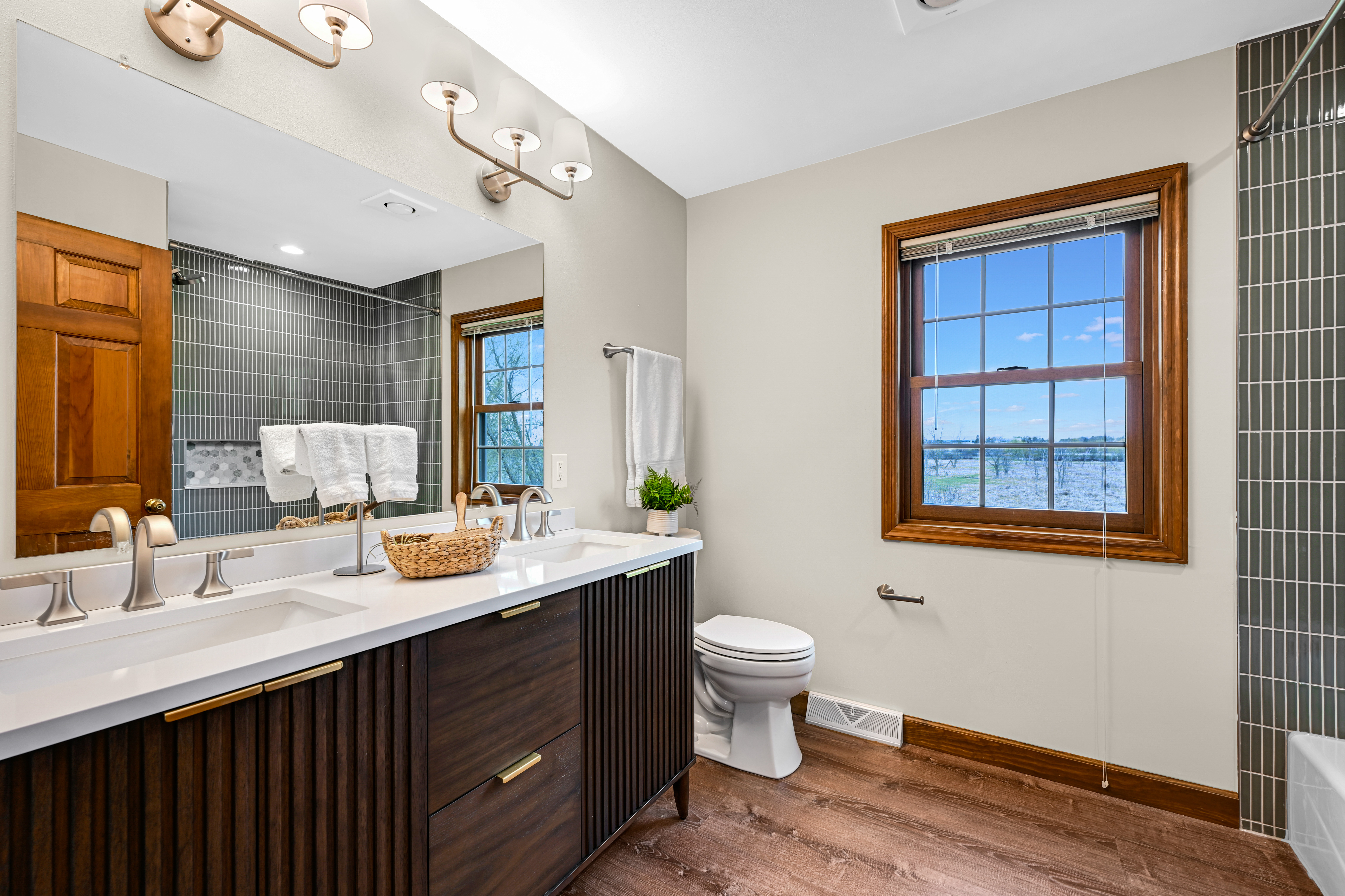  11415 Lake Shore Drive, Mequon, WI 53092 - 物件實景