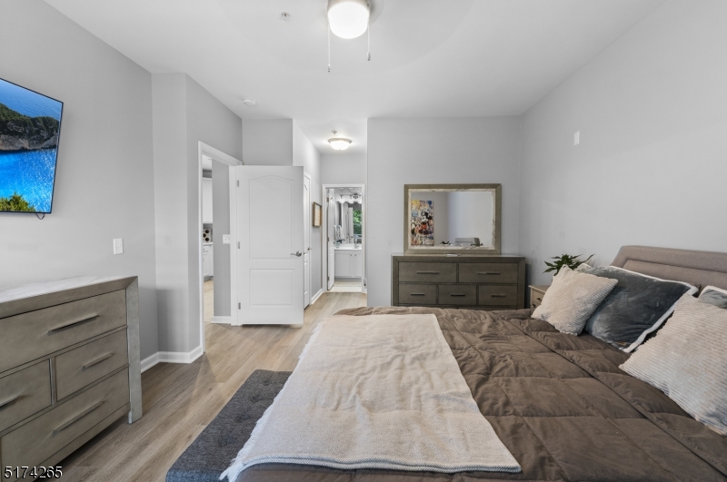 Hanover Twp., New Jersey, 07981, United States, 2 Bedrooms Bedrooms, ,2 BathroomsBathrooms,Residential,For Sale,2003399