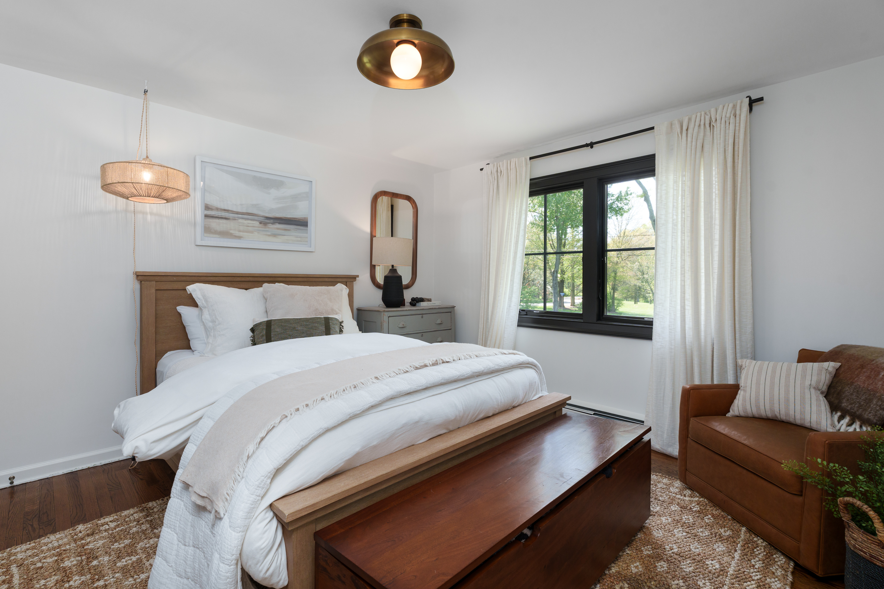  Turnkey Home Featuring Designer Kitchen, New Baths, and Resort-Style Yard - 物件實景