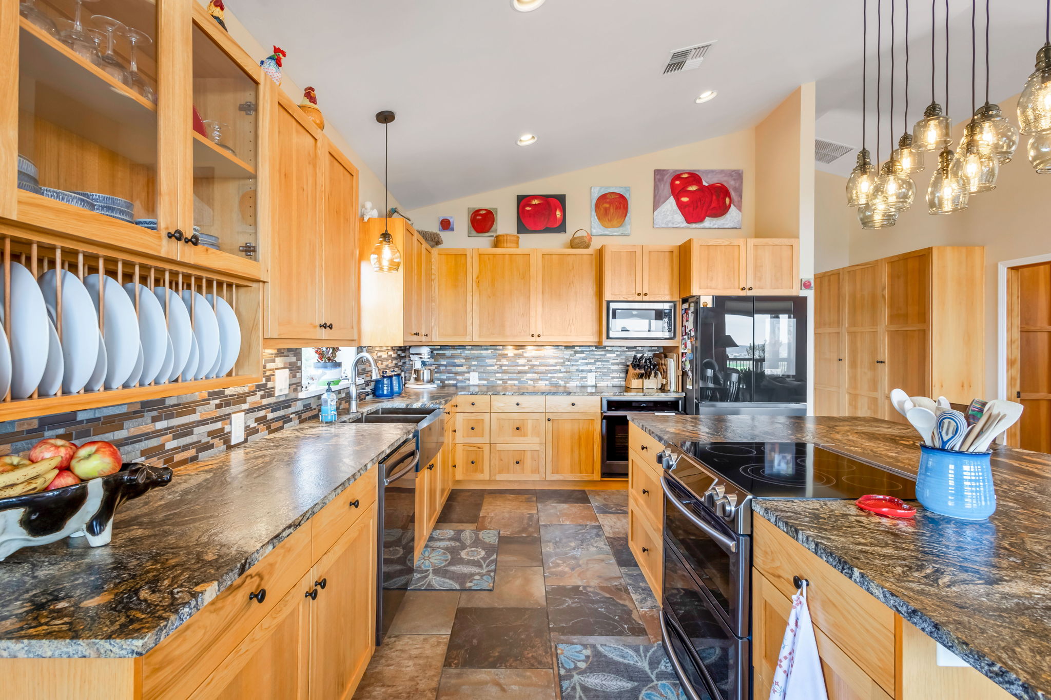 Prineville, Oregon, 97754, United States, 3 Bedrooms Bedrooms, ,4 BathroomsBathrooms,Residential,For Sale,1942116
