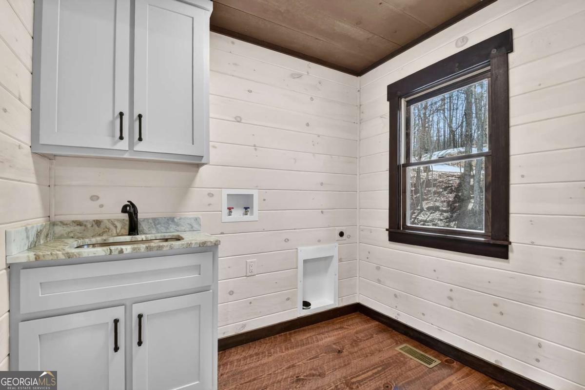 Mineral Bluff, Georgia, 30559, United States, 4 Bedrooms Bedrooms, ,4 BathroomsBathrooms,Residential,For Sale,2011407