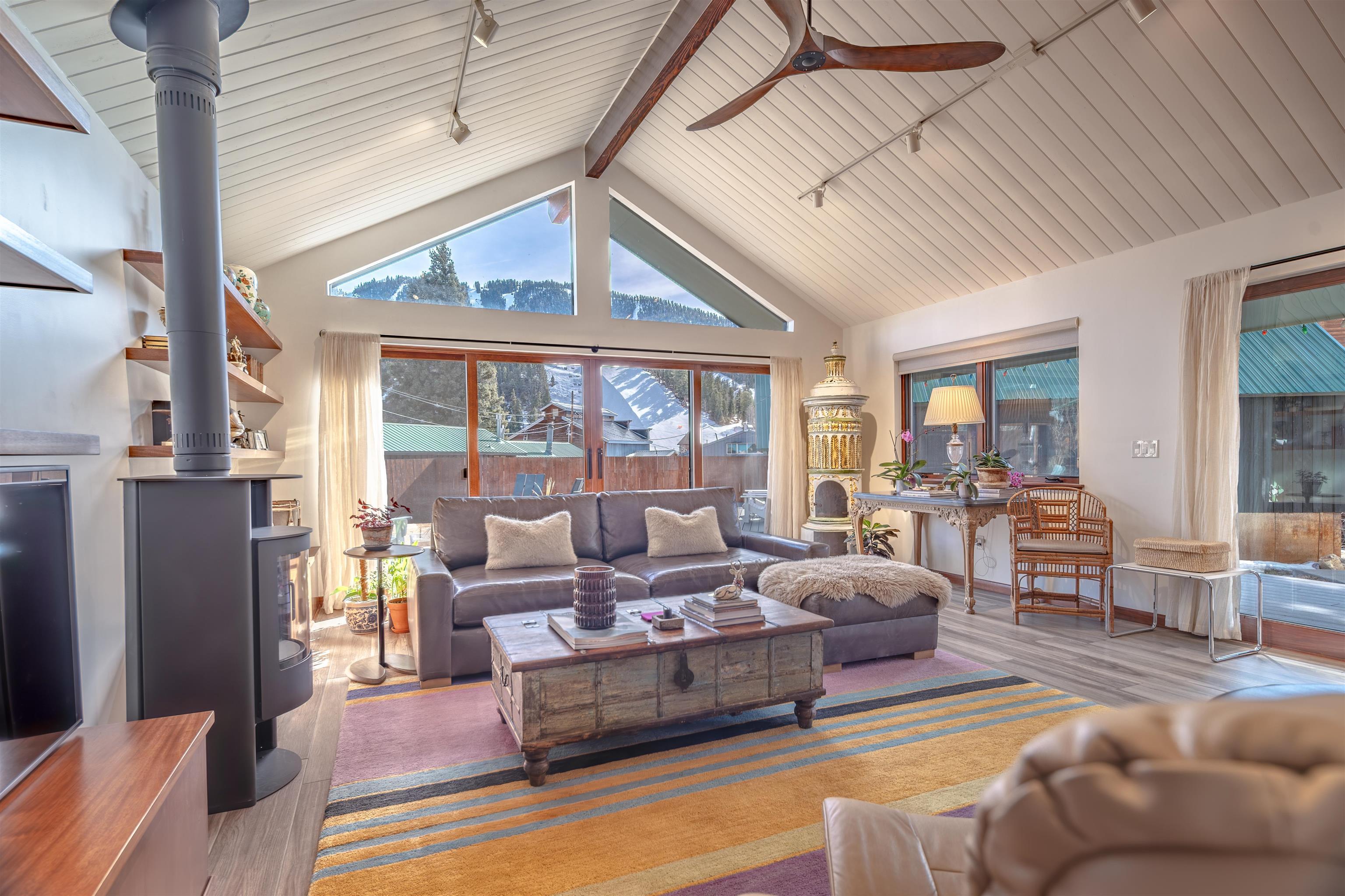 413 High St, Red River, NM 87558