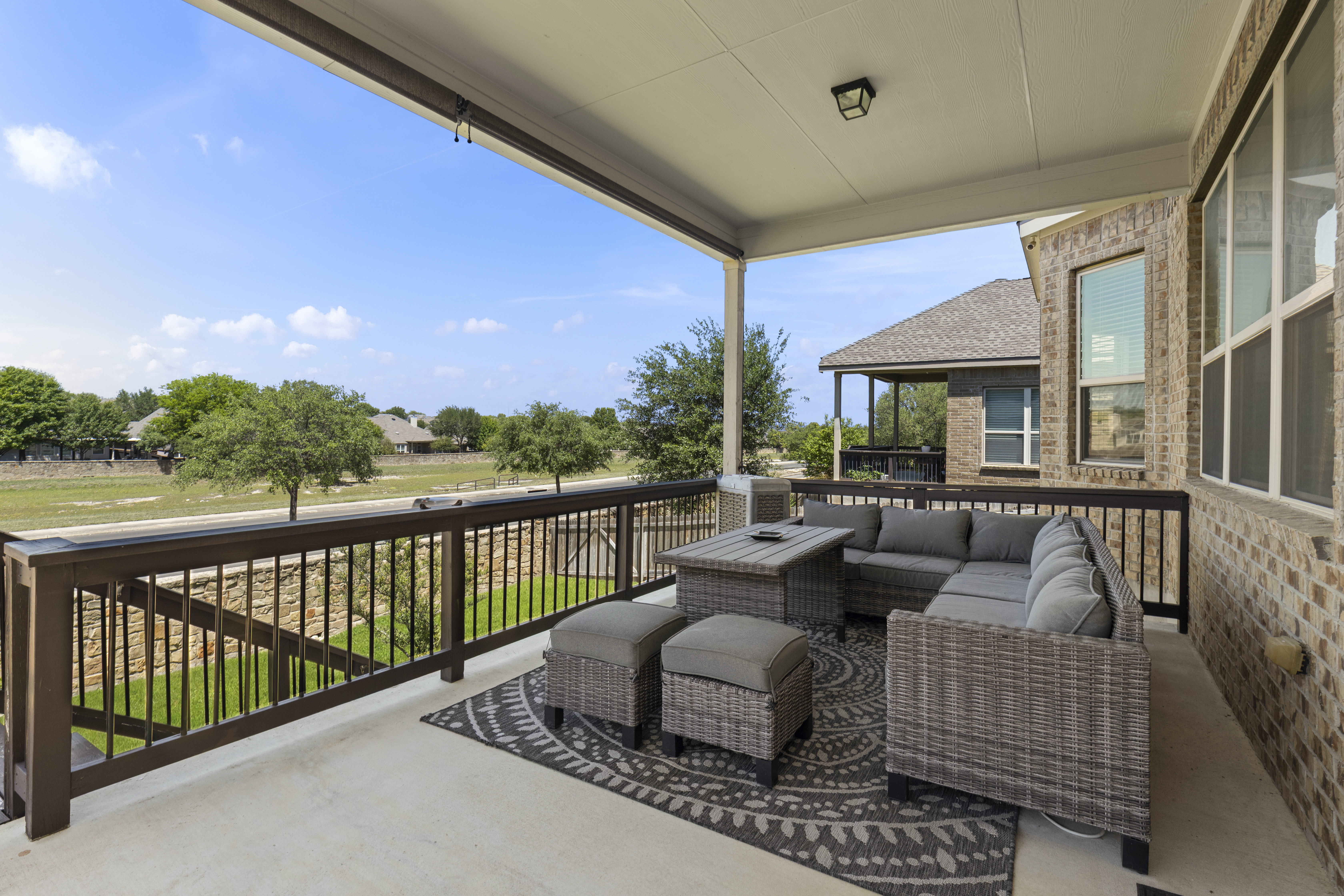  Flexible Living + Game Room in Desirable Northside ISD - 物件實景