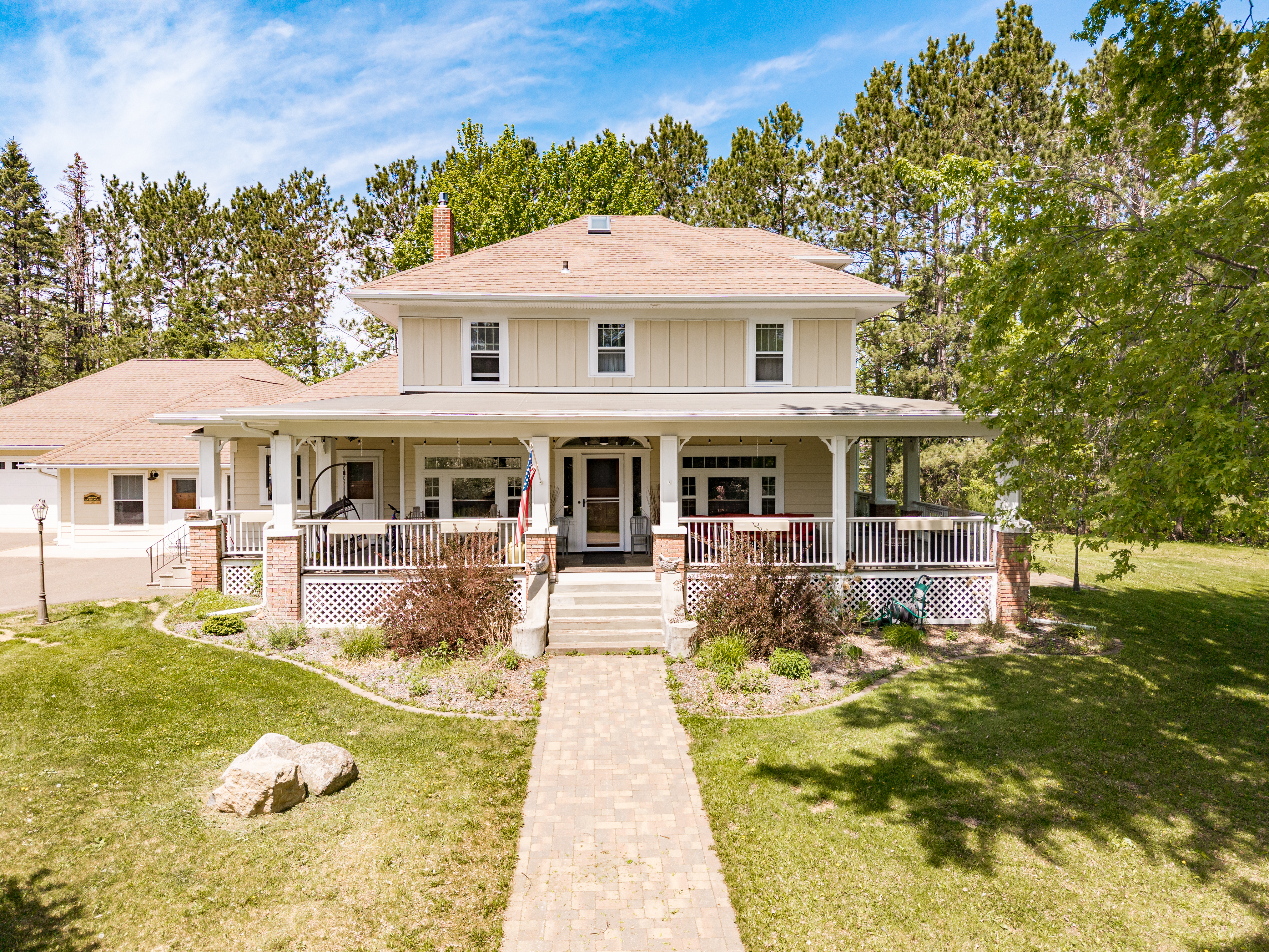  One-of-a-Kind Remodeled Estate With Vintage Charm - 物件實景