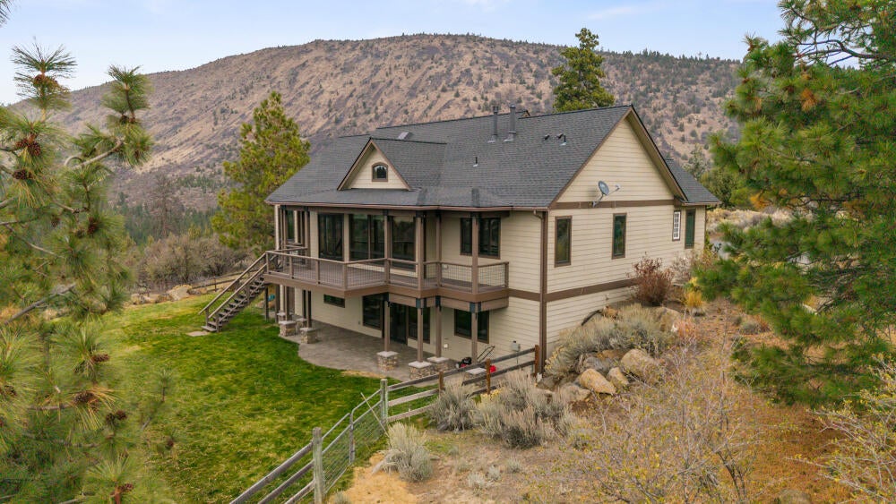 Klamath Falls, Oregon, 97601, United States, 4 Bedrooms Bedrooms, ,3 BathroomsBathrooms,Residential,For Sale,1987766