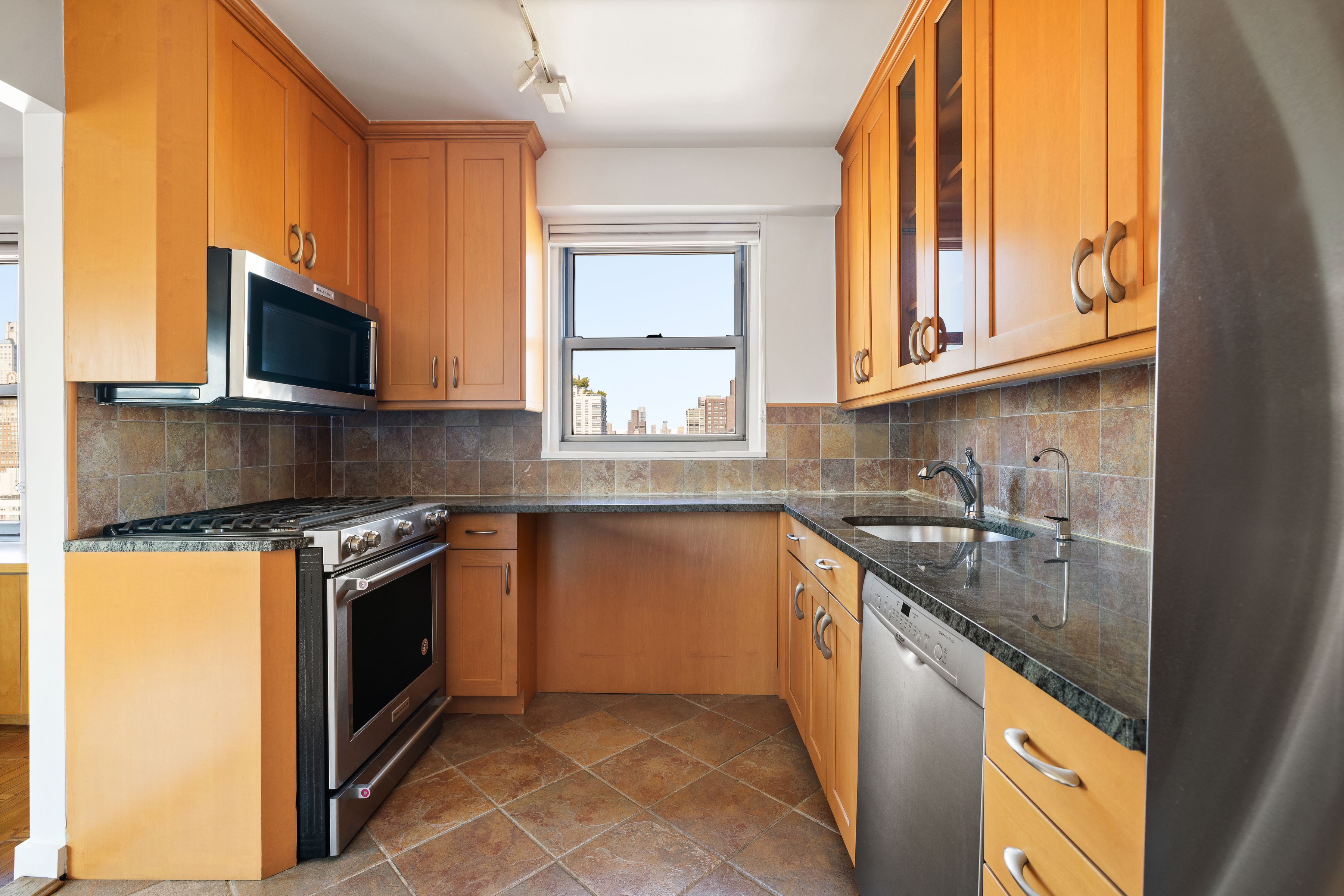  360 East 72nd Street - 物件實景