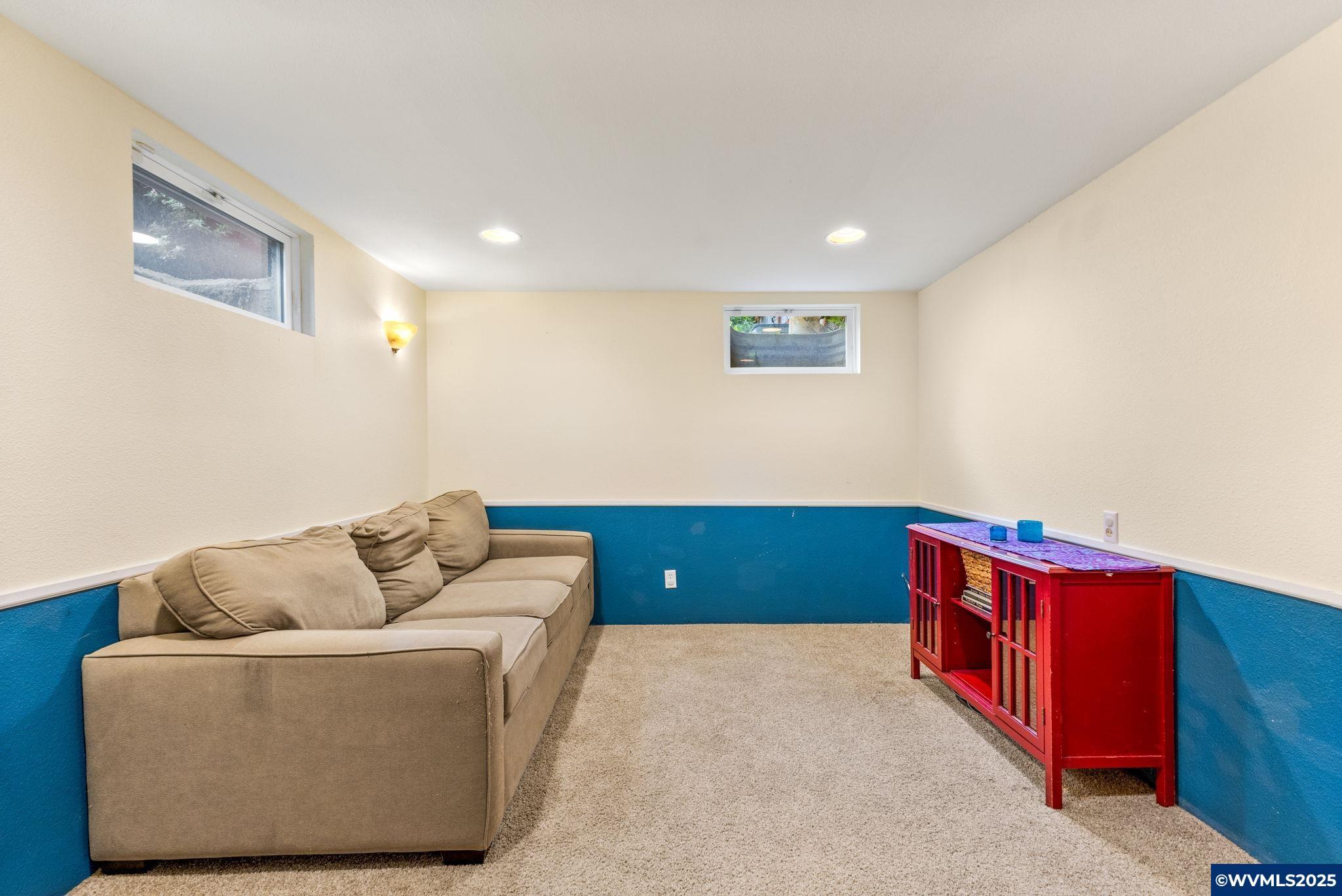 Salem, Oregon, 97302, United States, 3 Bedrooms Bedrooms, ,3 BathroomsBathrooms,Residential,For Sale,1829333