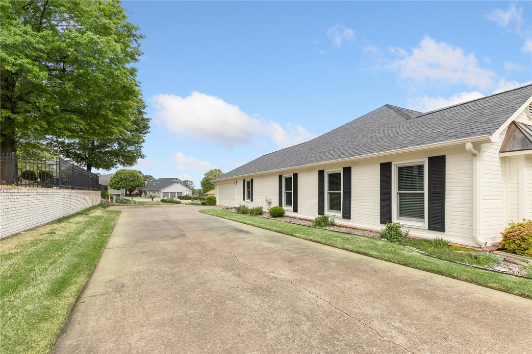 Springdale, Arkansas, 72764, United States, 4 Bedrooms Bedrooms, ,3 BathroomsBathrooms,Residential,For Sale,1804619