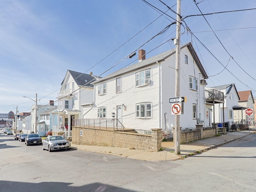 Fall River, Massachusetts, 02720, United States, 6 Bedrooms Bedrooms, ,3 BathroomsBathrooms,Residential,For Sale,1992574