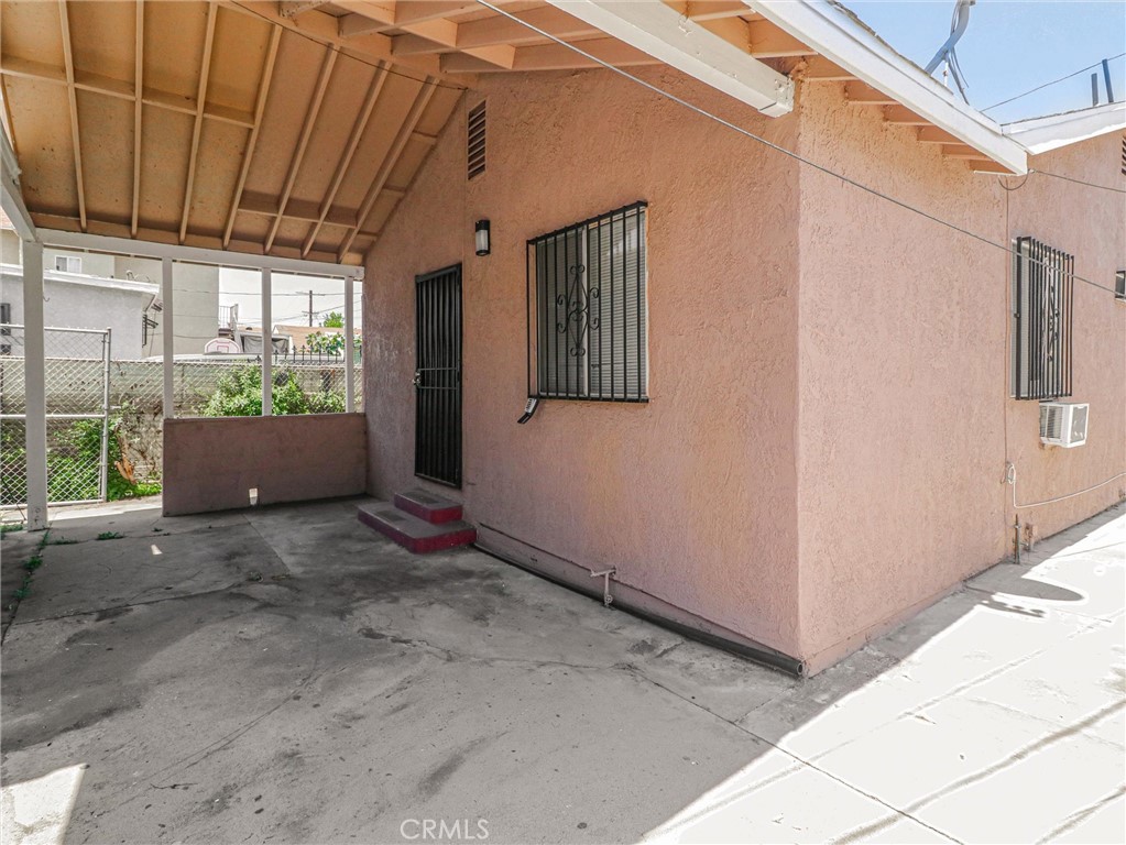 Los Angeles, California, 90003, United States, 5 Bedrooms Bedrooms, ,3 BathroomsBathrooms,Residential,For Sale,1935114