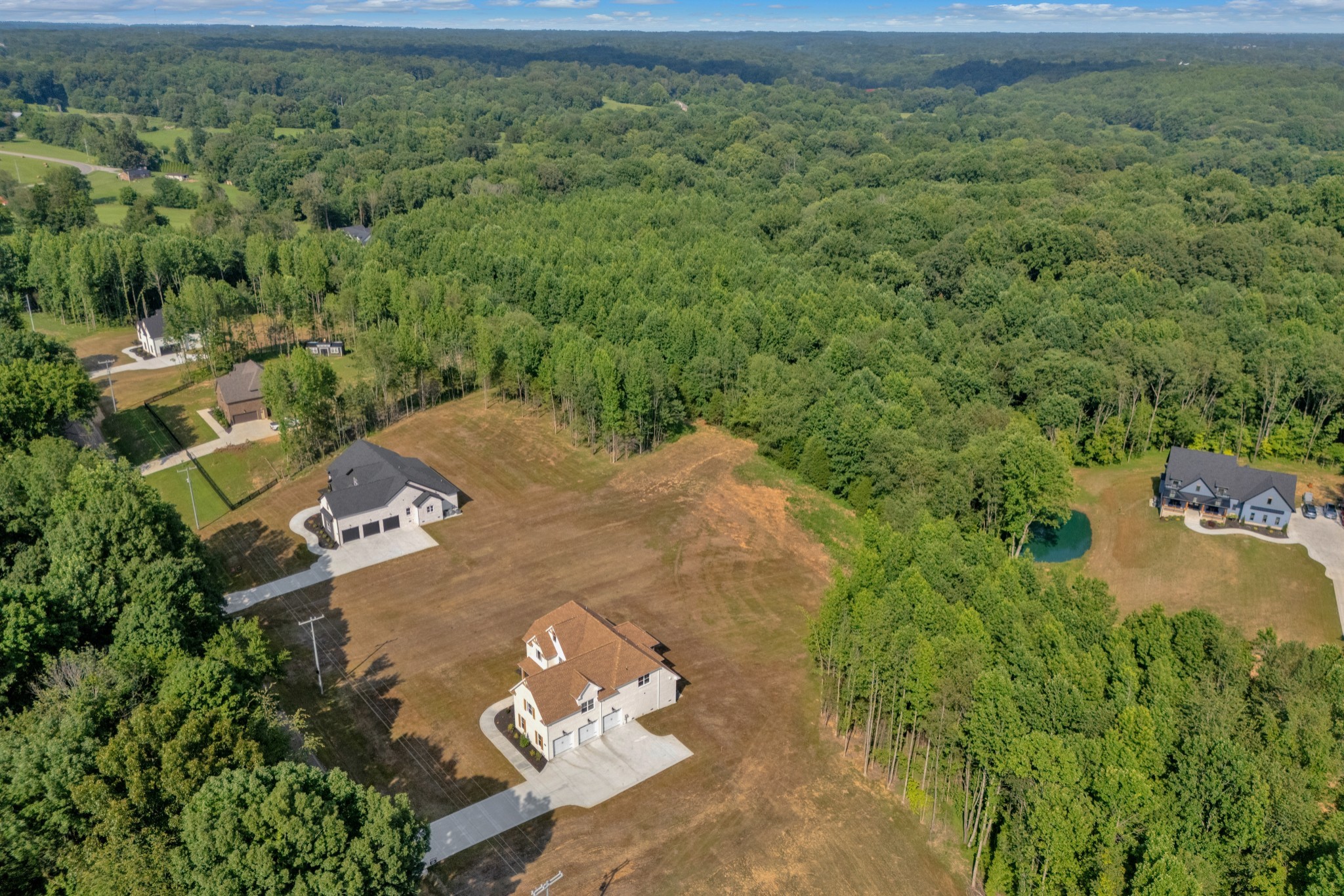 Clarksville, Tennessee, 37043, United States, 4 Bedrooms Bedrooms, ,4 BathroomsBathrooms,Residential,For Sale,1921521